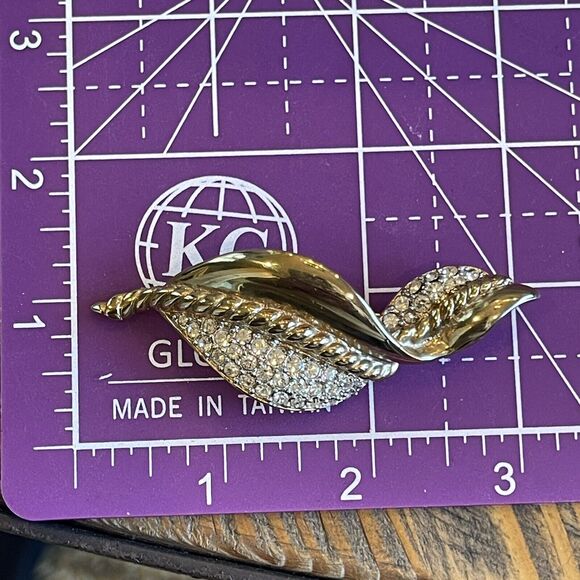 Vintage GEM CRAFT Brooch Pin Mid Century Rhinestones Extra Large Curved Leaf - Picture 5 of 11